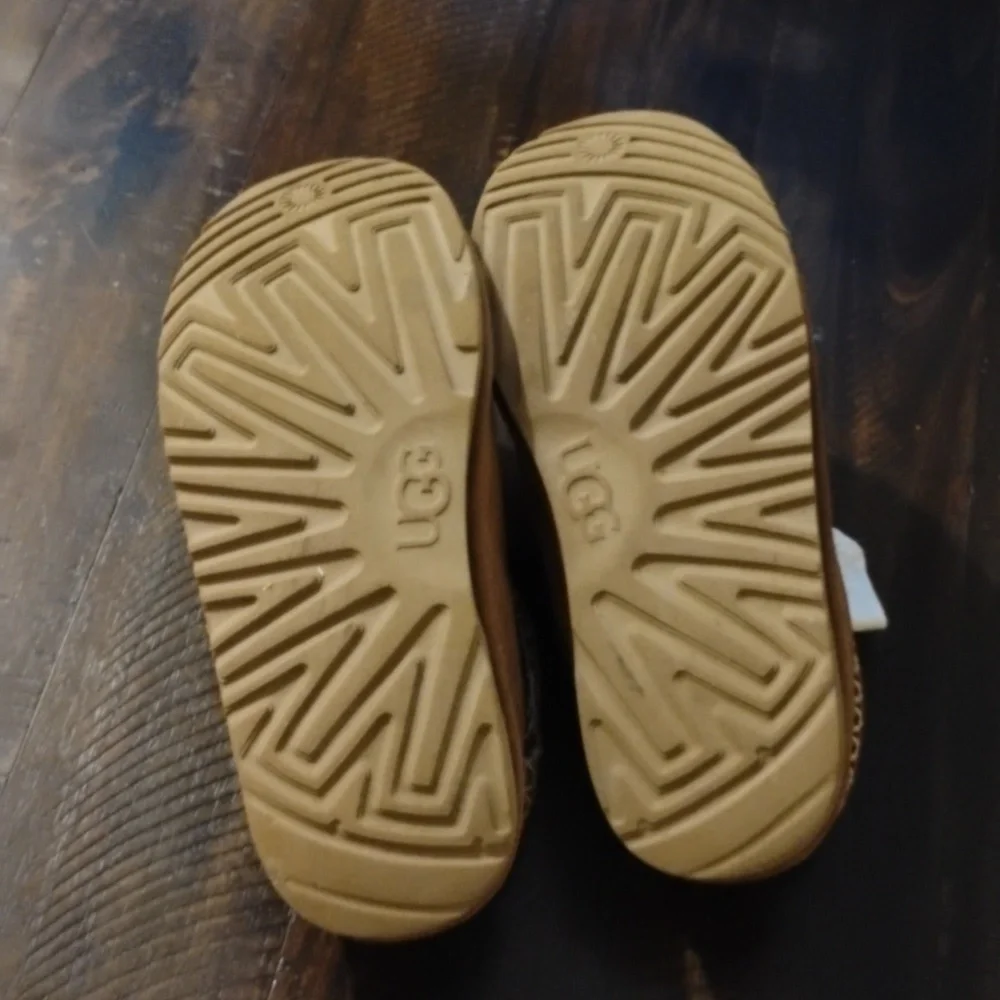 UGG Size 6 Women - Picture 6 of 6